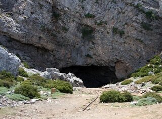 Пещера Идеон